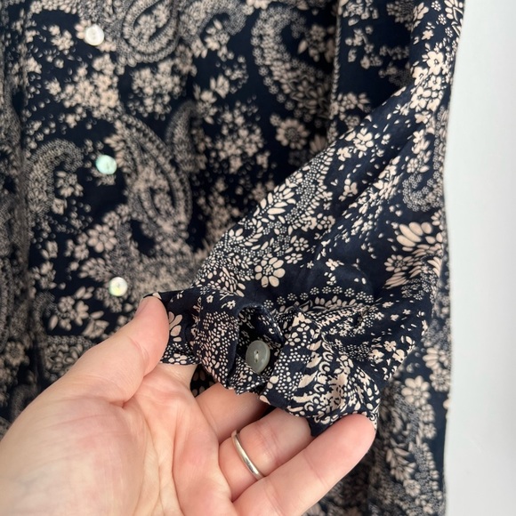 J. Jill Navy and Tan Floral Paisley Shirt Button-Up Blouse Women's Medium - Picture 4 of 7